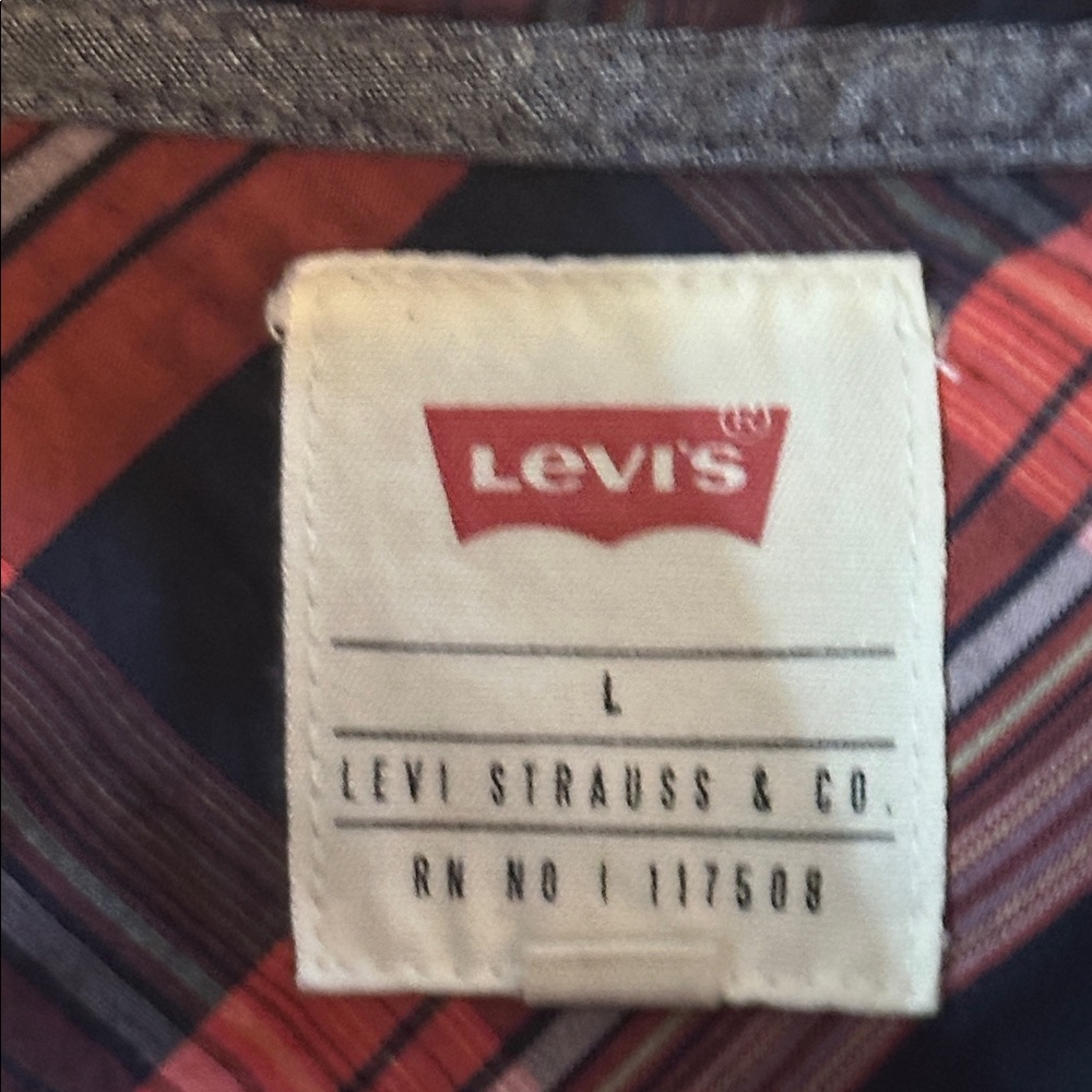 🌺 Levi's Red and Navy Blue Plaid Shirt Sz L - Picture 6 of 7